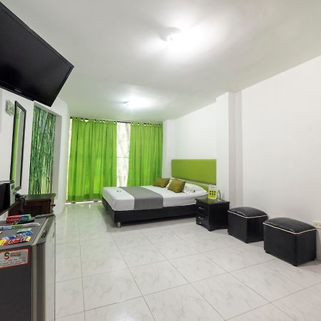 Ayenda 1230 Paradise Lleras Medellin Bagian luar foto