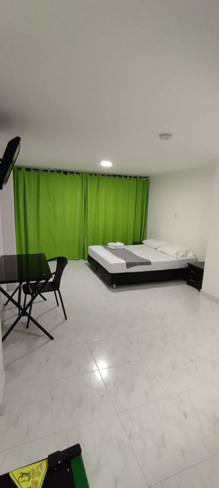 Ayenda 1230 Paradise Lleras Medellin Bagian luar foto