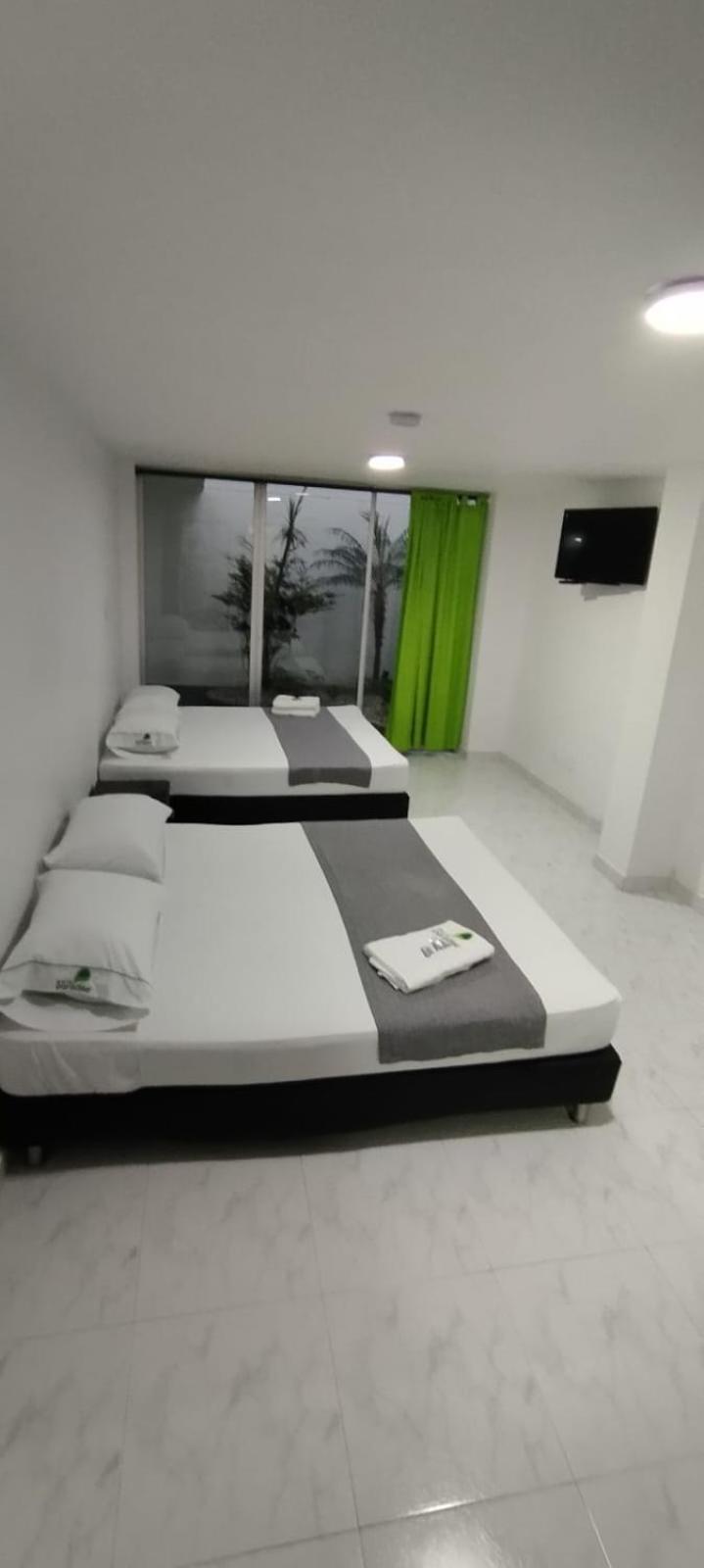 Ayenda 1230 Paradise Lleras Medellin Bagian luar foto