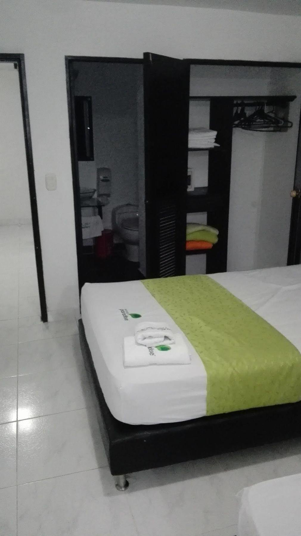 Ayenda 1230 Paradise Lleras Medellin Bagian luar foto
