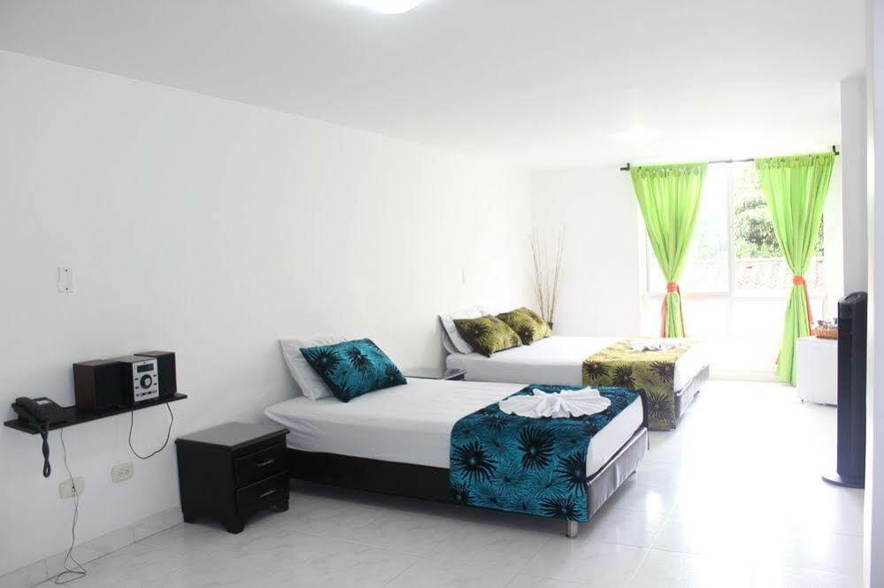 Ayenda 1230 Paradise Lleras Medellin Bagian luar foto